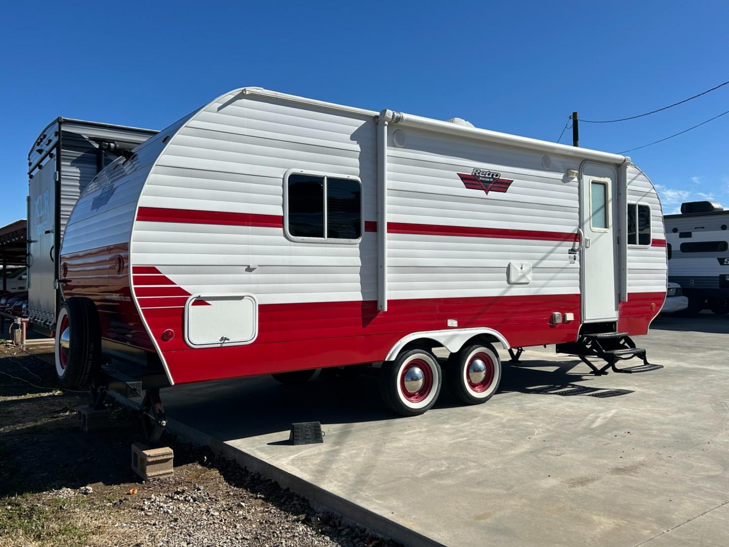 2020 RED /TAN Riverside RV RETRO 199FKS (59CCC3420LL) , located at 17760 Hwy 62, Morris, OK, 74445, 35.609104, -95.877060 - Photo#1